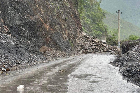 नारायणगढ–मुग्लिन सडकखण्ड रातभर नखुल्ने